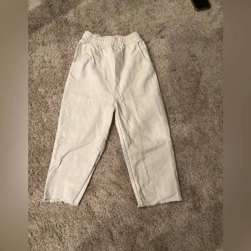 Girls canvas pants. Wore once excellent condition. Size 8